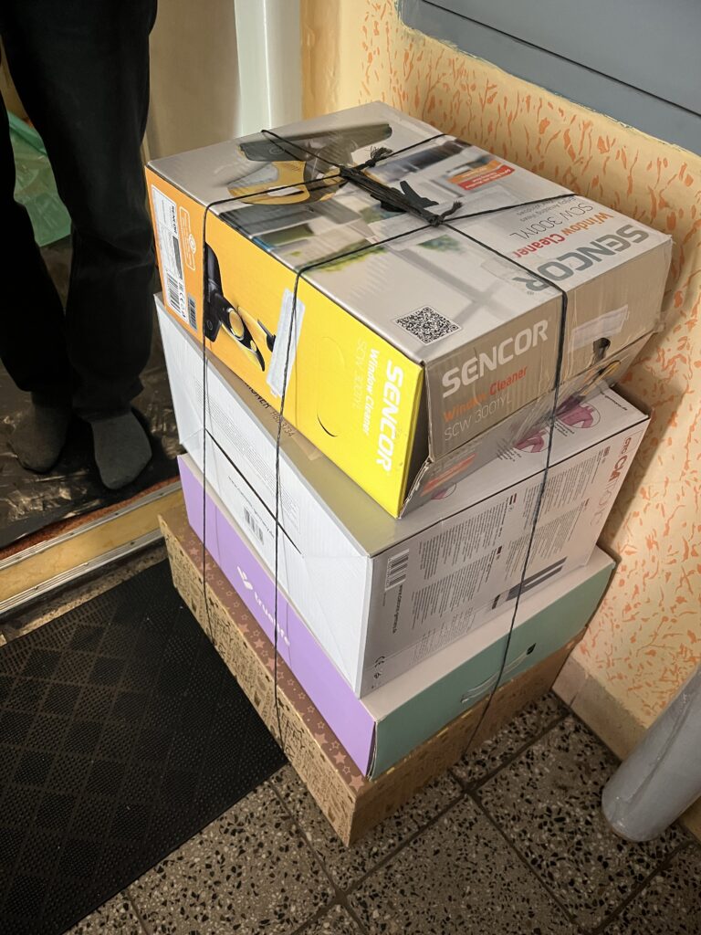 ako-balit-mensie-krabice-pri-stahovani